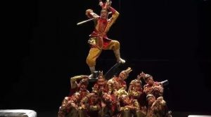 杂技表演《西游时空－跳板蹬人》