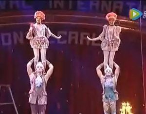 杂技表演《大跳板》