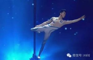 2015年北京春晚杂技《逐梦》