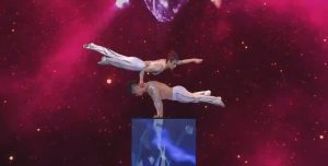 2013年央视春晚杂技《冰与火》