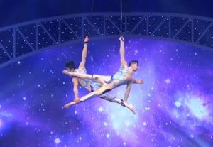 重庆杂技双人皮条《蔚蓝》