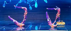 2020年央视春晚杂技《绽放》