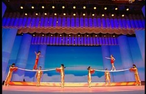 2009年央视春晚杂技《抖杠》