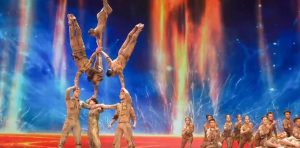 2021年央视元宵晚会杂技《丰碑》