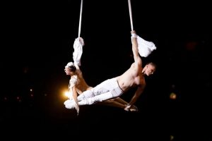 2022年技惊四座杂技双人绸吊《爱情如梦》