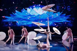 2022年技惊四座杂技蹬伞《玉玲珑》