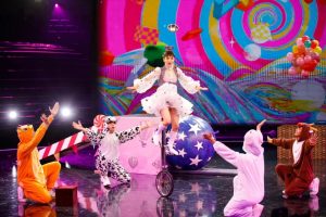 2022年技惊四座杂技大球高车踢碗《奇幻历险记》