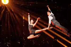 2022年技惊四座杂技双人皮吊《史密斯夫妇》