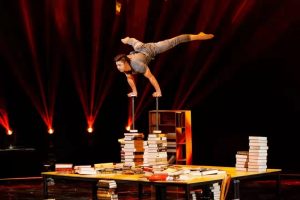 2022年技惊四座杂技《甘苦-倒立技巧》