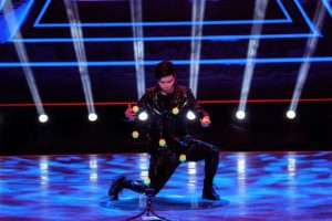 2020年技惊四座杂技球技《一球成名》