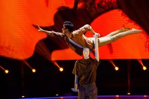 2020年技惊四座杂技顶技《父亲》