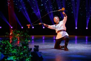 2020年技惊四座杂技空竹《草原流星》