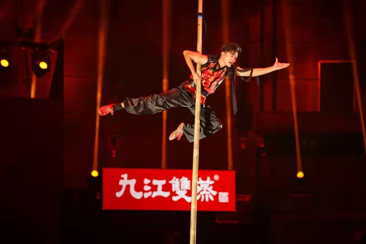 2020年技惊四座杂技《百尺竿头》