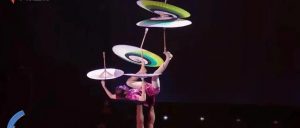 2020年技惊四座杂技《花样年华-双人蹬伞》