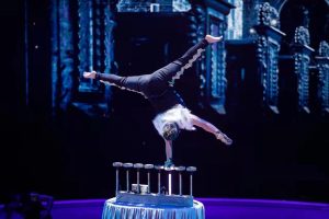 2020年技惊四座杂技《黑白世界-倒立技巧》