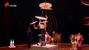 2020年技惊四座杂技《丝路芳华-蹬伞》