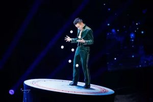 2022年技惊四座杂技球技《雨中狂想》