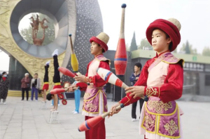 第十九届中国吴桥国际杂技艺术节在河北吴桥闭幕