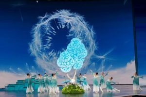 2024年央视元宵晚会杂技蹬伞《蒲公英的天空》