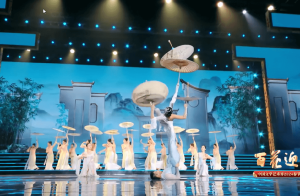 2024年文联春晚杂技蹬伞《忆江南》